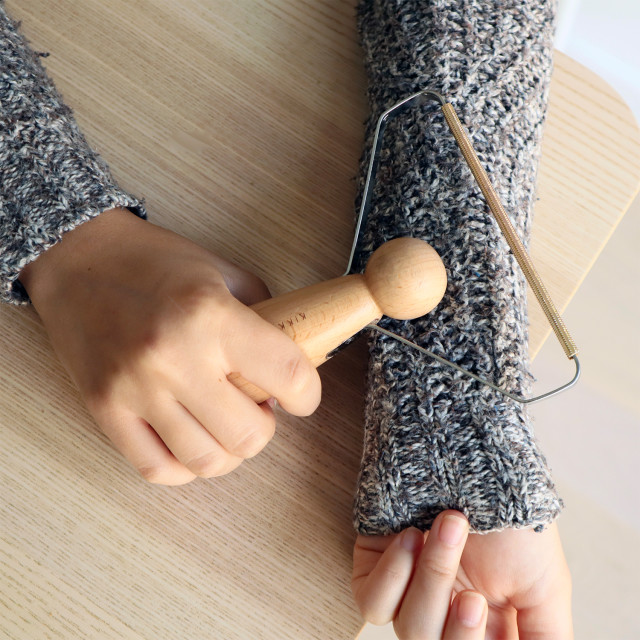 Kikkerland Mr Lint on a jersey