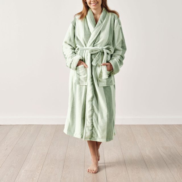Linen House Jade Ocean City Bathrobe - Extra Large worn