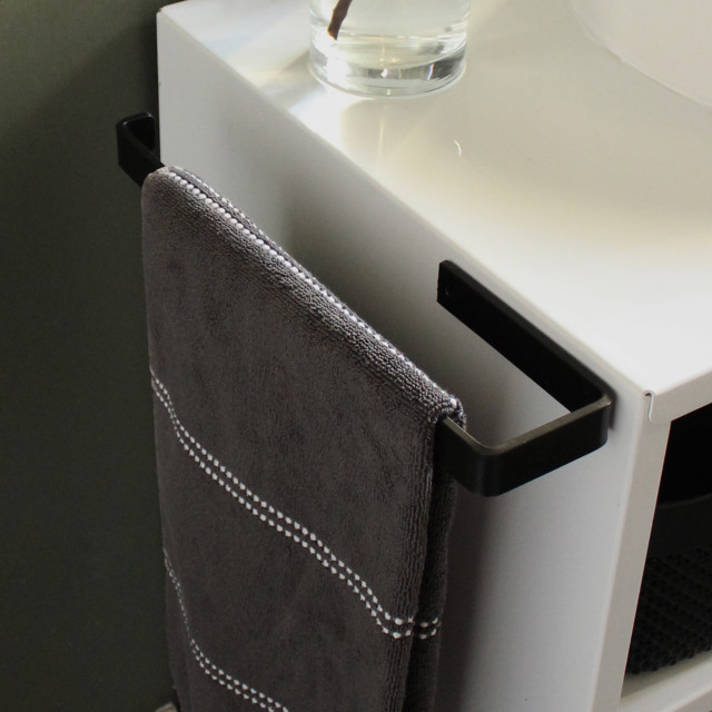 Joon Asymmetrical Towel Rail with a towel