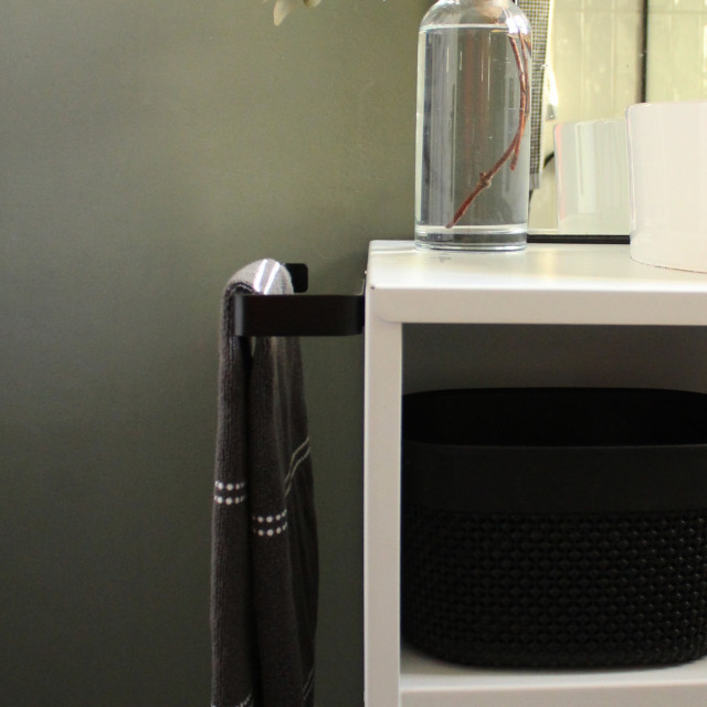 Joon Asymmetrical Towel Rail with a towel