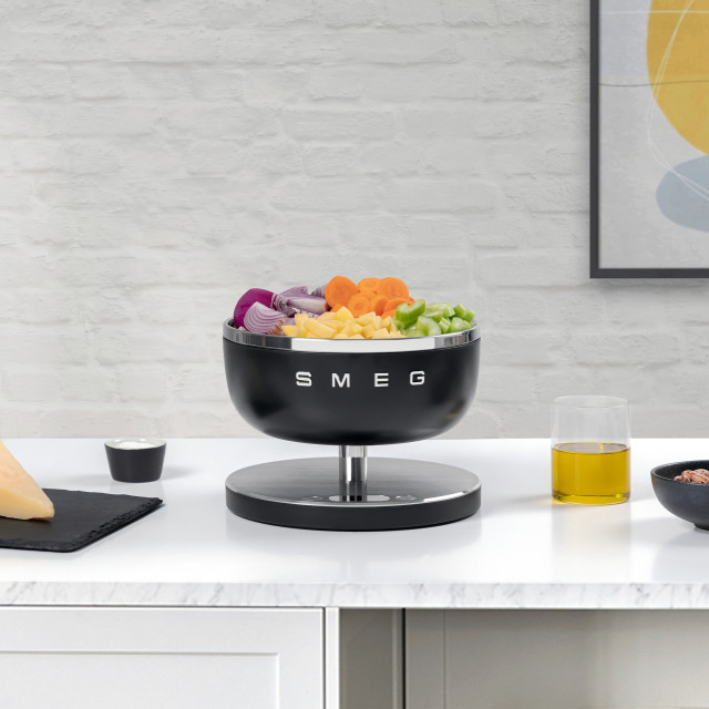 Smeg Kitchen Scale - Matt Black weighing veggies
