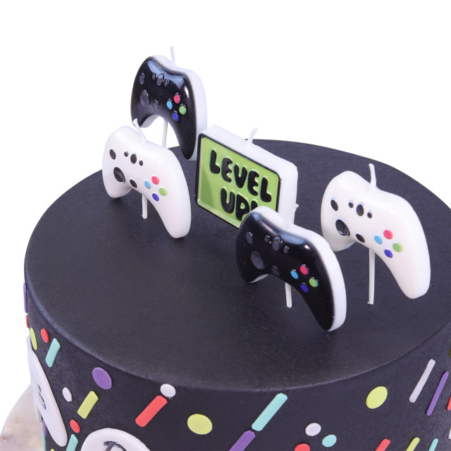 PME Gamer Candles, Set of 5 detail on a cake