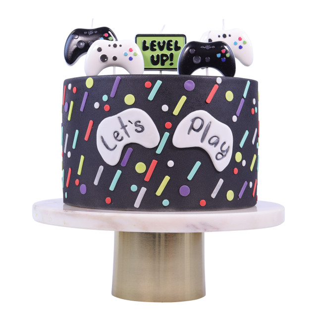 PME Gamer Candles, Set of 5 detail on a cake