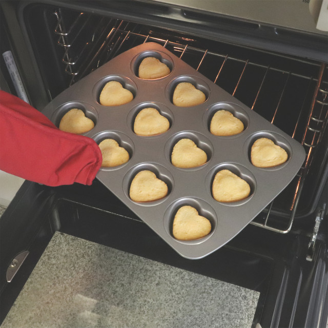 PME Non-Stick Pan, 12-Cup - Mini Heart in an oven