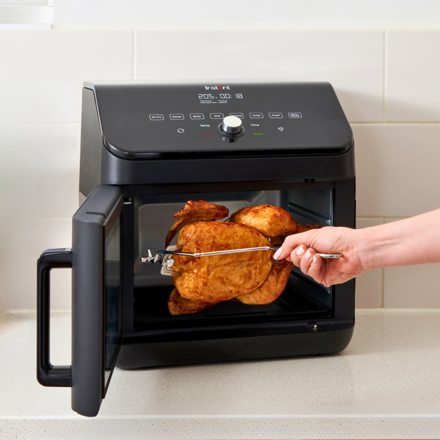 Instant Vortex Plus Airfryer Oven with Clearcook Window, 13L with chicken