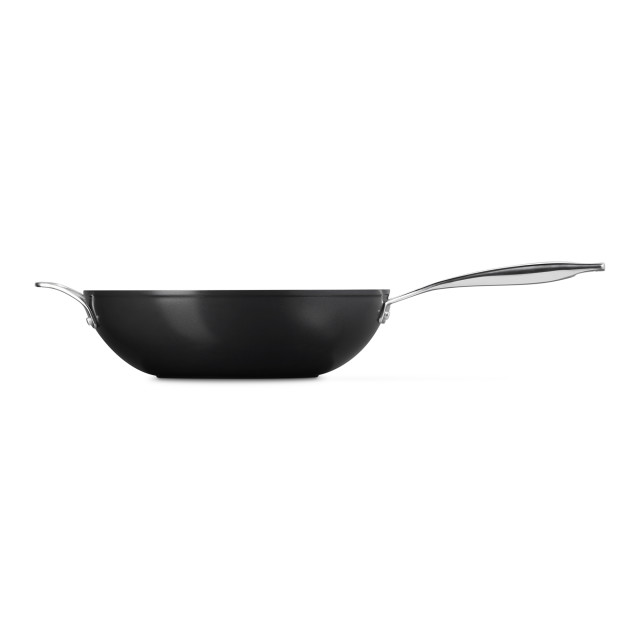 Le Creuset Essential Non-Stick Ceramic Stirfry Pan with Helper Handle, 30cm angle