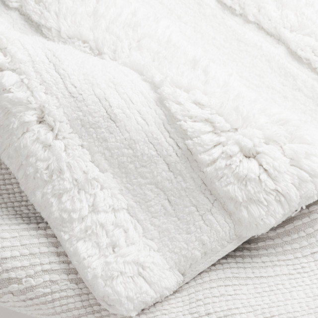 Thread Office White Highlow Stripe Bath Mat, 60cm x 90cm Detail Of The Texture 
