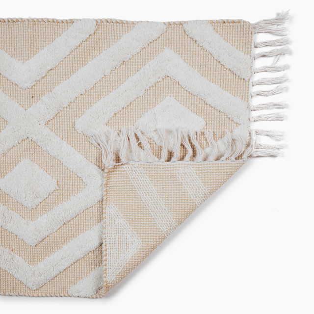 Thread Office Natural Diamond Bath Mat, 60cm x 140cm Showing the bottom of the rug