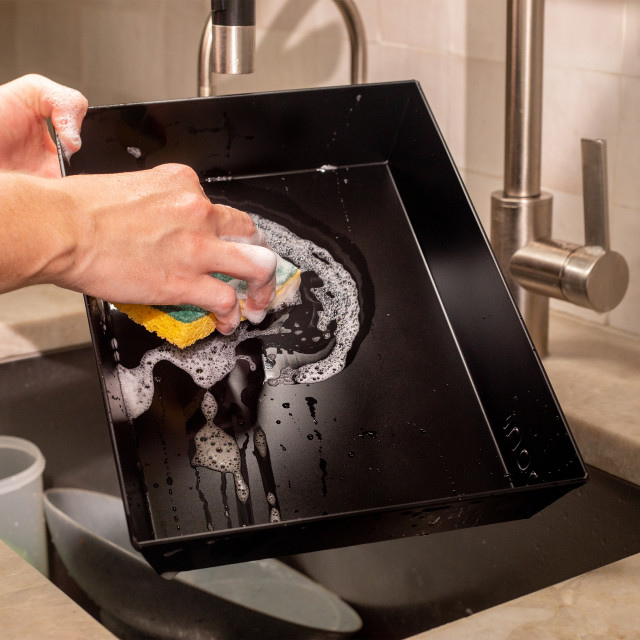 Ooni Detroit-Style Pizza Pan - Medium washed in a sink