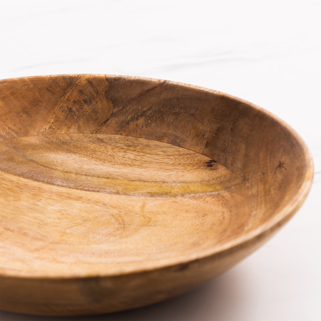 Salisbury & Co Grove Round Serving Bowl, 35.5cm detail on the kitchen counter