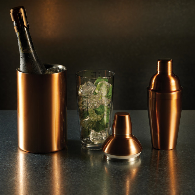 KitchenCraft BarCraft Boston Cocktail Shaker, 650ml on the table