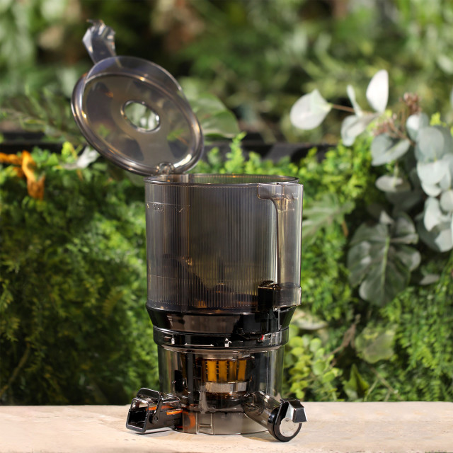 Kuvings Auto10 Cold Press Juicer - Black Pearl on the table