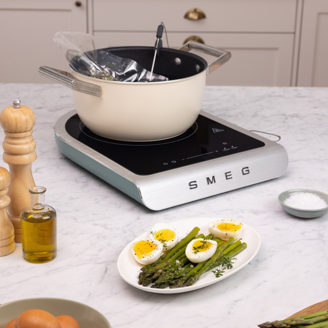 Smeg Portable Induction Plate with Probe - Matte Emerald Green on the table