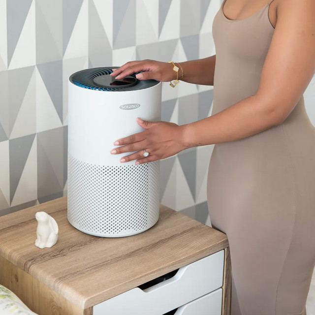 Solenco 204 Air Purifier showing scale