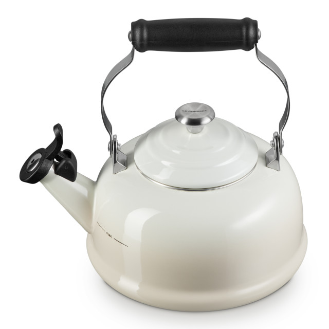 Le Creuset Whistling Stovetop Kettle with Stainless Steel Knob, 1.6L - Meringue