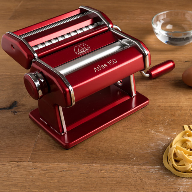 Marcato Atlas 150 Manual Pasta Machine with Pasta Wheelon the table with pasta