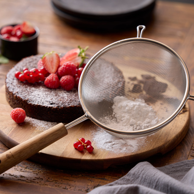 HOLM Mesh Strainer - 16cm with flour