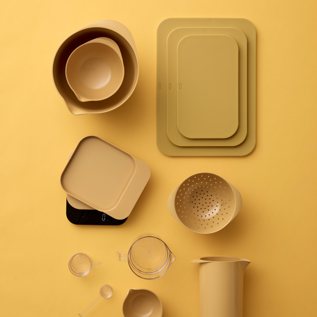 Rosti Choptima Chopping Board Set - Curry with bowls and food scale