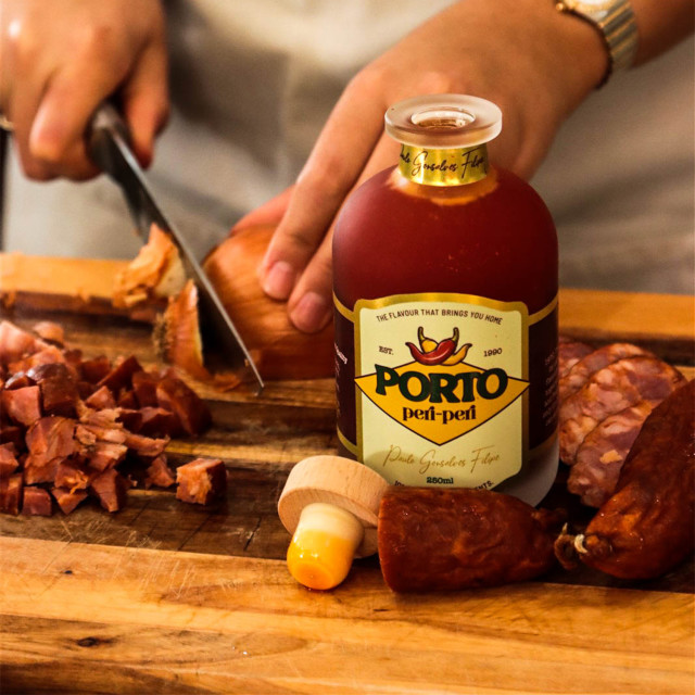 Porto Peri Peri Sauce, 250ml with meat