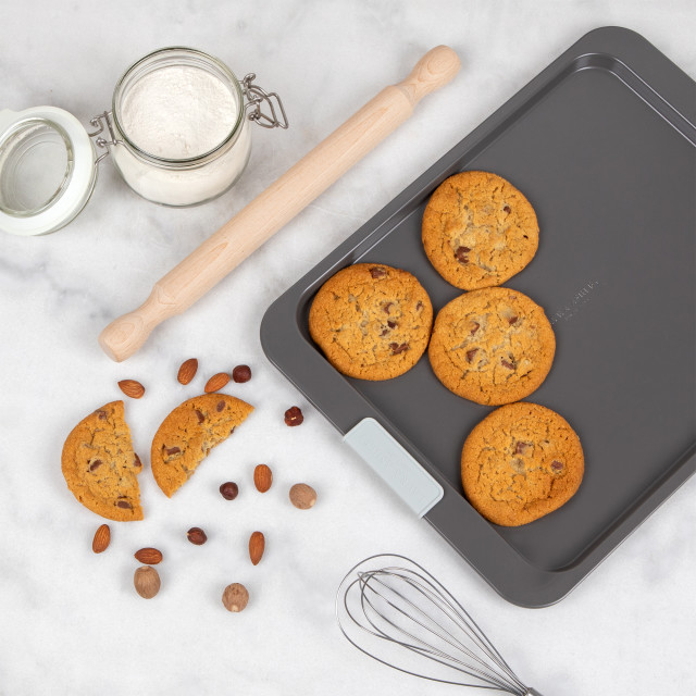 Laura Ashley Non-Stick Carbon Steel Baking Sheet, 40cm with cookies