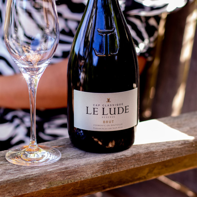 Le Lude Cap Classique Brut R�serve MCC in Gift Box, 2020 close up of label
