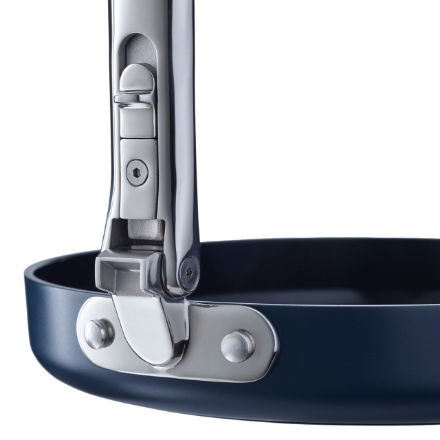 Joseph Joseph Space Ceramic Non-Stick Frying Pan with Folding Handle - 24cm detail