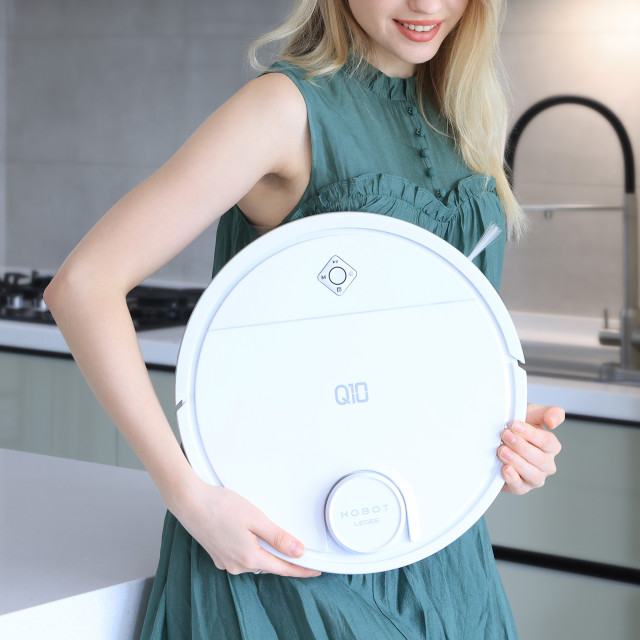 Hobot LEGEE-Q10 Robot Vacuum Cleaner & Mop showing scale