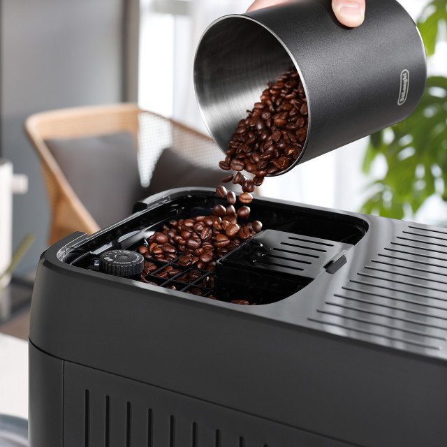 DeLonghi Magnifica Plus Bean to Cup Coffee Machine with Integrated Milk System detail