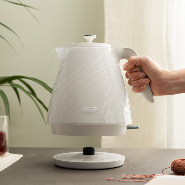 DeLonghi Ballerina Cordless Kettle, 1.7L - Marble White on the table