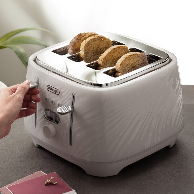DeLonghi Ballerina 4-Slice Toaster, 1800W - Marble White with bread
