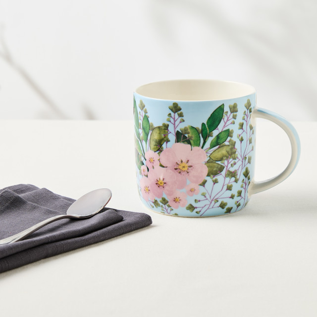 Maxwell & Williams Bouquet Mug, 480ml - Blue on the table