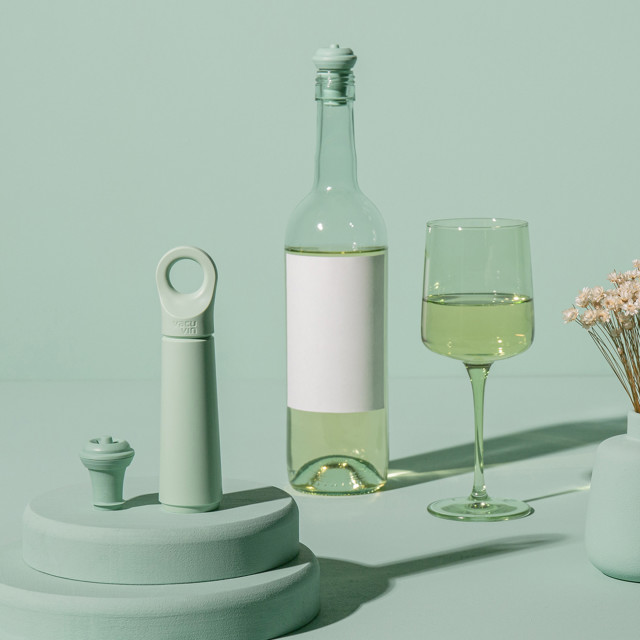 Vacu Vin Wine Saver Loop - Jade with a wine bottle