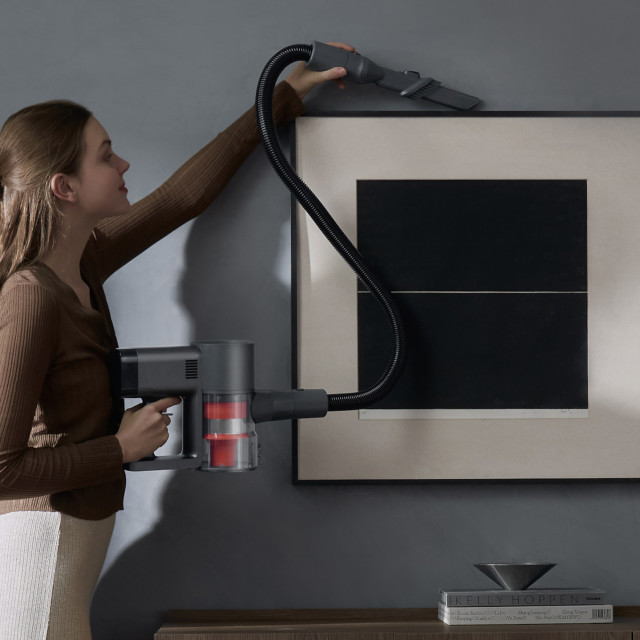 Xiaomi G20 Max Cordless Vacuum Cleaner on a picture frame