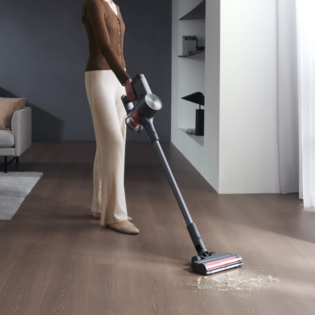 Xiaomi G20 Max Cordless Vacuum Cleaner on wooden floor
