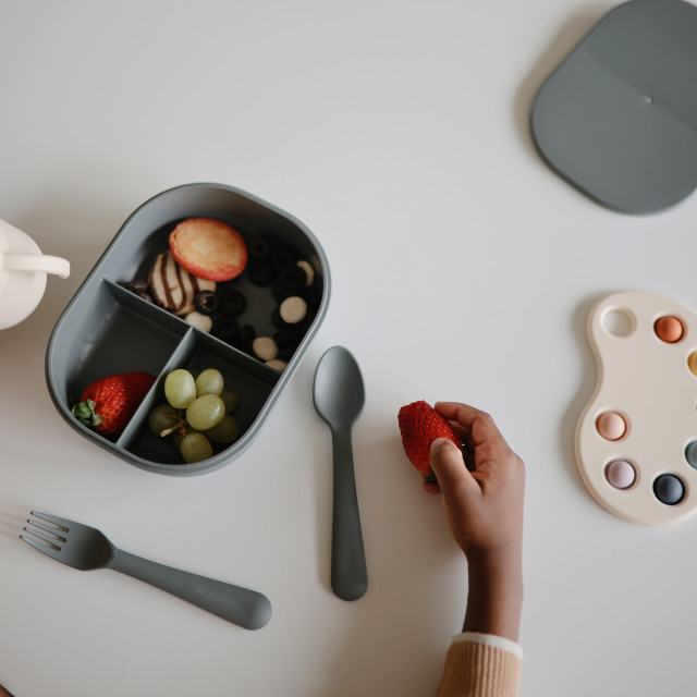 Mushie Lunchbox, 500ml - Cloud with fruits on the table