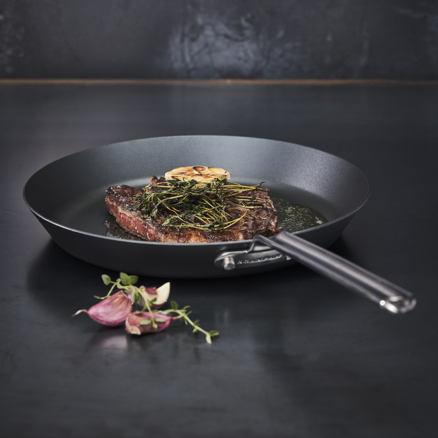 Scanpan Black Iron Fry Pan - 30cm with meat