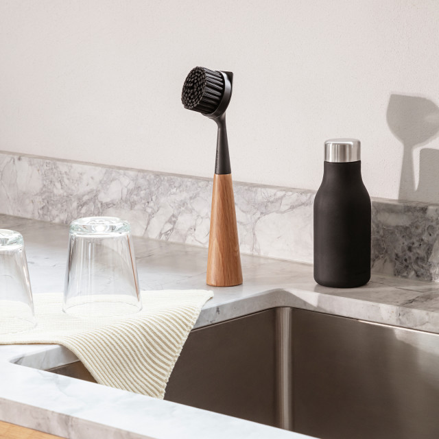 Eva Solo Oak Nylon Dish Brush - Black with a dish cloth