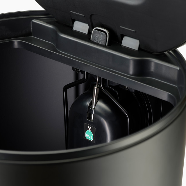 Joseph Joseph Arc 30L Pedal Bin - Carbon Black detail