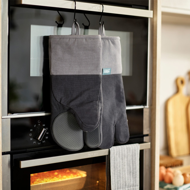 Joseph Joseph Pinch Oven Gloves, Set of 2 hung on an oven holder