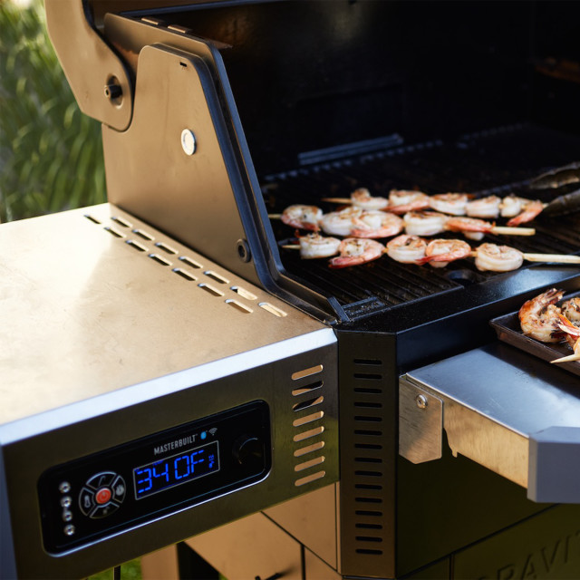Masterbuilt Gravity Series 800 Digital Charcoal Grill & Smoker with prawns