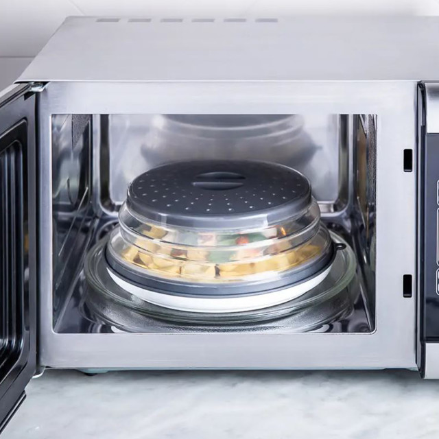 Creative Cooking Microwave Food Cover in the microwave