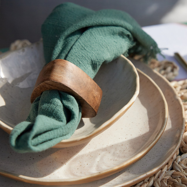 Humble & Mash Wooden Napkin Ring with napkin