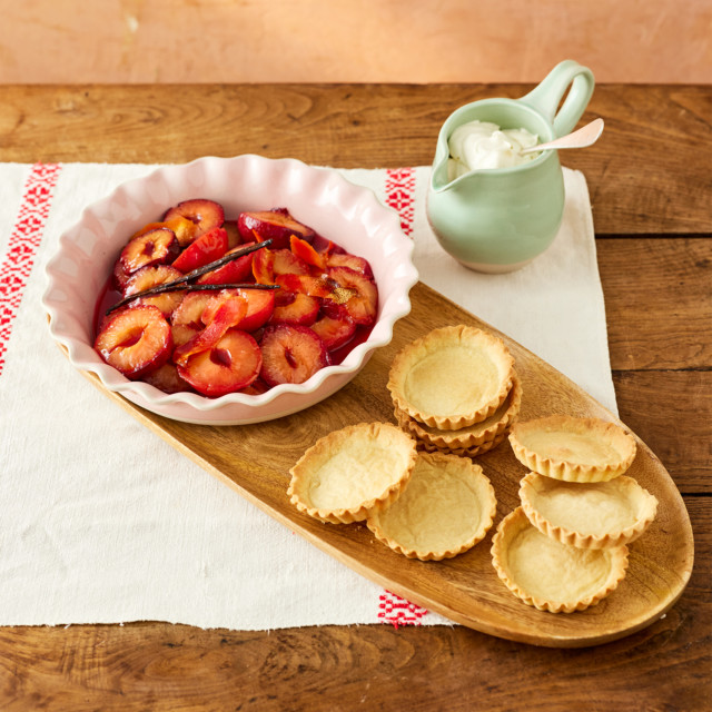Jamie Oliver Big Love Stoneware Proper Pie Dish, 28cm with fruits