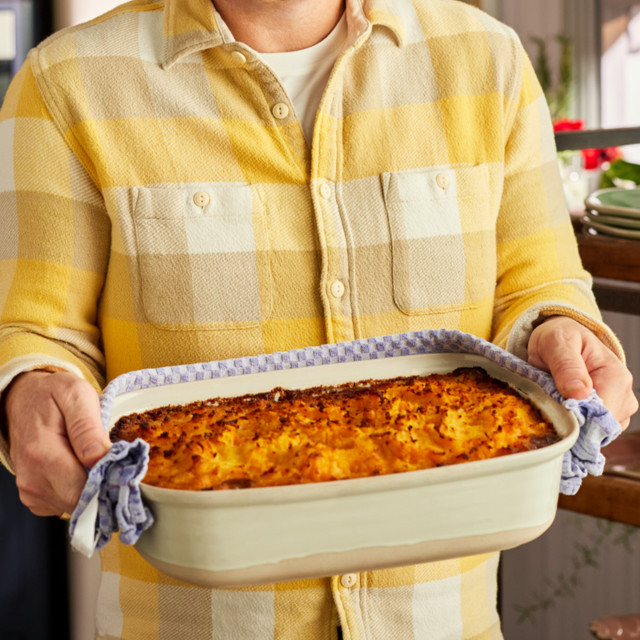 Jamie Oliver Big Love Stoneware Epic Roaster, 39cm with lasagne