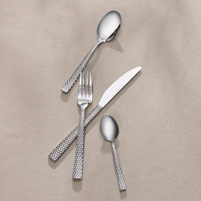 Maxwell & Williams Diamonds Stainless Steel Cutlery Set, 16-Piece on the table