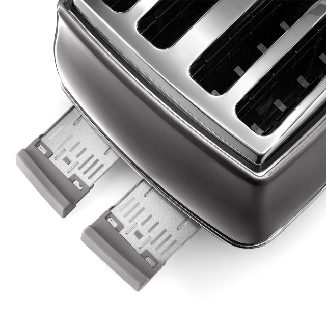 DeLonghi Icona Metallics 4-Slice Toaster, 1800W - Grey detail of the removable crumb tray