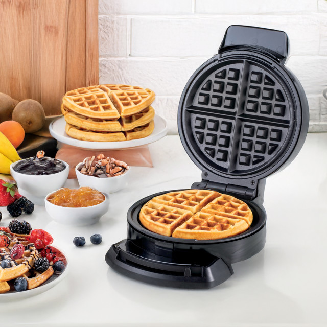 Kenwood Waffle Maker, 1000W with waffles