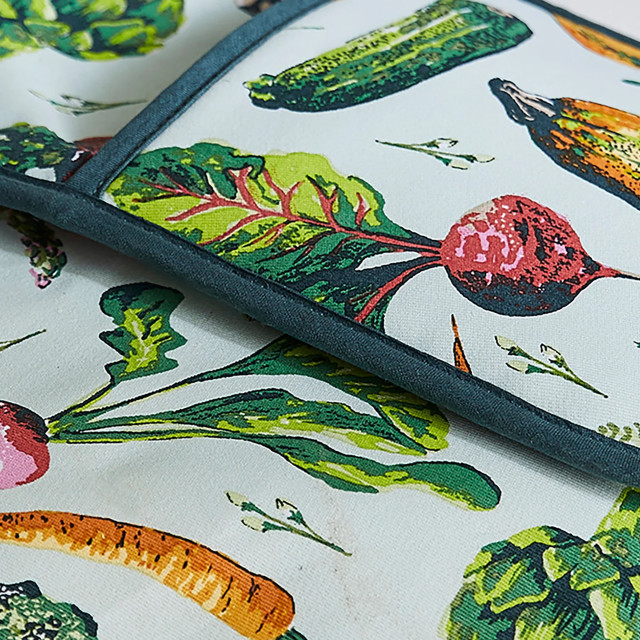 Ulster Weavers Vegetable Medley Double Oven Glove detail