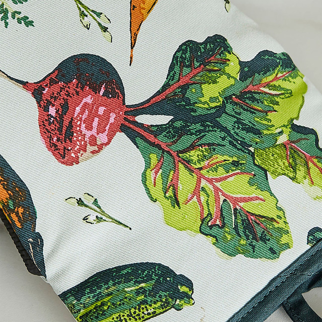Ulster Weavers Vegetable Medley Microwave Mitts, Set of 2 detail