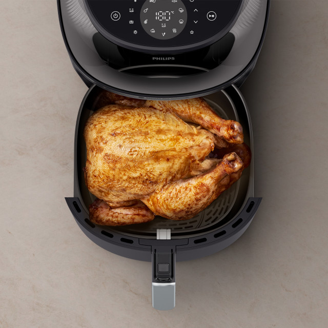 Philips 3000 Series Digital Airfryer with Window, 7.2L with chicken